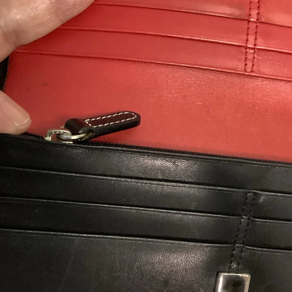 Coach Vintage Black Leather Wallet with Silver Clasp - Picture 9 of 16